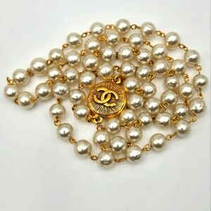 #56 - Authentic Chanel Necklace Coco Mark Circle Gold-Plated Fake Pearl Necklace